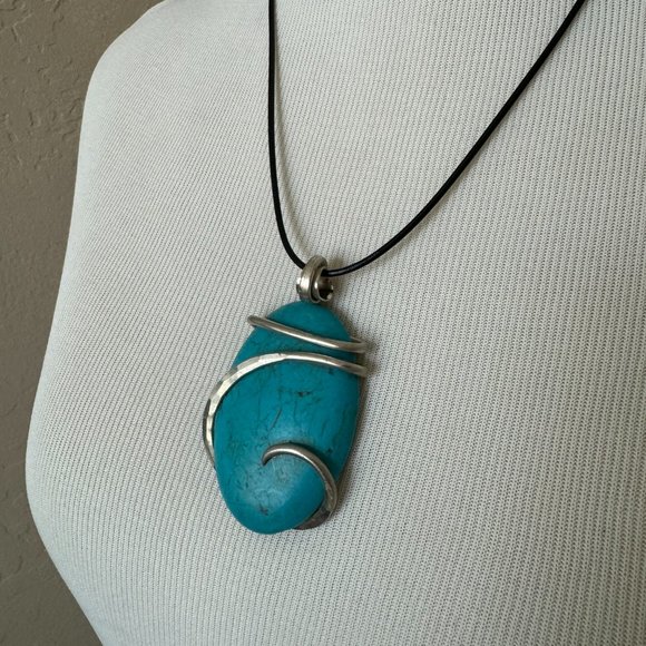 Turquoise and Silver Pendant Necklace | Leather Choker | NWT - Picture 5 of 9